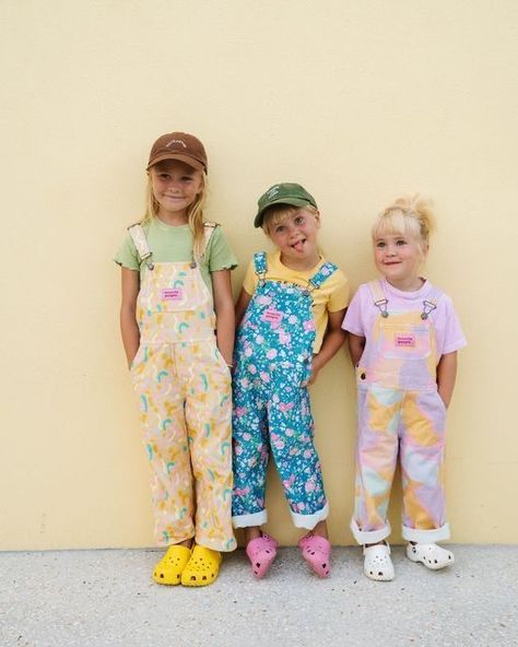 Colorful Family Photos, Granola Family, Kid Girl Outfits, Juno Style, Toddler Fits, Outfits Colorful, Kid Outfits, Baby Fits, Kid Fashion