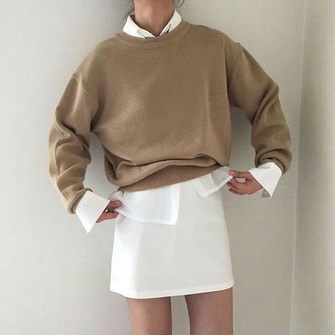 b29eed44276144e4e8103a661f9a78b7desc51276746ri Brown Sweatshirt Outfit, Light Brown Outfit, Outfit Ideas Korean Skirts, Preppy Winter Outfits, Outfit Ideas Korean, Japanese Korean Fashion, Minimalist Clothes, Beige Sweatshirt, Korean Fashion Winter