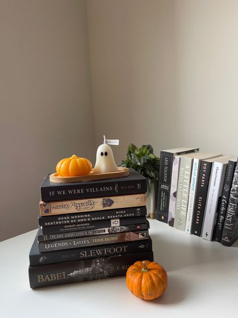 ig: @readsbyannabelle fall book recommendations, fall tbr <3 #books #bookshelf #bookreviews #fall #falldecor Bookshelf Fall Decor, Fall Books Aesthetic, Fall Book Recommendations, Fall Bookshelf Decor, Fall Book Aesthetic, Fall Bookshelf, Fall Tbr, Fall Reads, Autumn Books