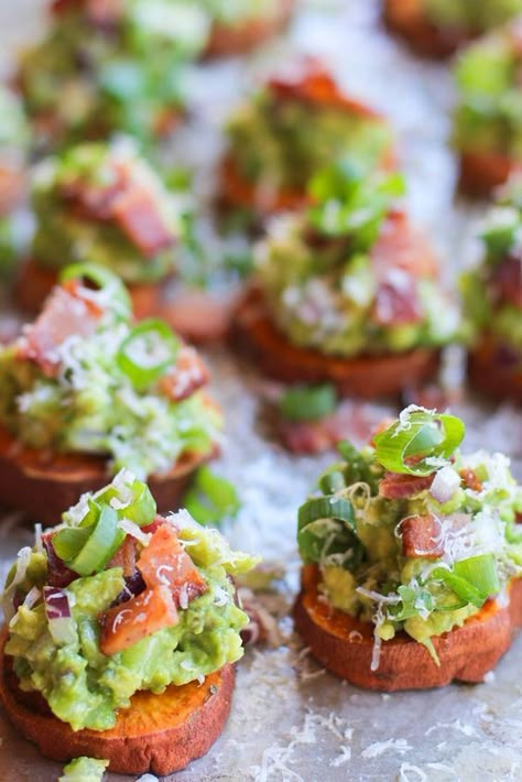 Bacon Appetizer, Sweet Potato Rounds, Potato Rounds, Roasted Sweet Potato, Bridal Shower Food, Shower Food, Snacks Für Party, Healthy Appetizers, Sweet Potato Recipes