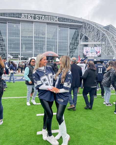 Dallas Football Game Outfit, Cowboy Jersey Outfit Woman, Dallas Cowboys Game Day Outfit Winter, Dallas Cowboys Game Day Outfit Women, Dallas Cowboys Football Game Outfit, Bowl Game Outfit, College Football Outfits For Women, Dallas Cowboys Jersey Outfit Woman, Colts Game Day Outfit