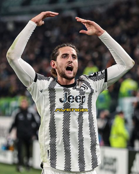 They jump into fifth place in Serie A above Roma and Inter 👀 Adrien Rabiot, Juventus Wallpapers, France National Team, Football Boyfriend, Soccer Club, Football Wallpaper, Athletic Men, White Jersey, Juventus