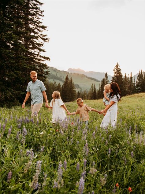 Choosing the Right Family Photographer in Utah Walking Trail, Utah Family Photographer, Family Of 4, Family Sessions, Walking Trails, Family Session, Choose The Right, Family Photographer, Family Photography