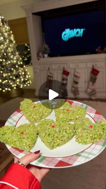 6,465 likes, 117 comments - amanda.mohadjer on November 14, 2023: "We love a themed movie night 🎄 we do a family movie night every week and this week was The Grinch! 💚 more Christmas ideas coming!! 🎥🍿...". Grinch Family Movie Night, How The Grinch Stole Christmas Movie Night, The Grinch Dinner And A Movie, Christmas Movie Night Snacks For Kids, Christmas Movie Night Ideas For Kids, Grinch Movie Night Food, Christmas Movie Theme Party, Christmas Grinch Party, Christmas Movie Night Ideas