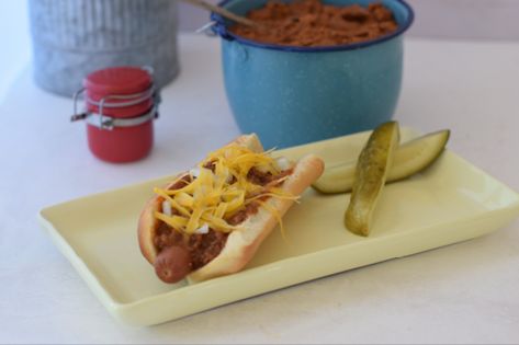 This Hormel Chili No Beans Copycat Recipe is so close to the original but easy to modify to your own taste and texture preferences. Perfect for chili dogs. Hormel Chili Recipe, Chili No Beans, Chili Gravy, Cincinnati Chili Recipe, Chili Without Beans, Hormel Chili, Hot Dog Chili Sauce, Baked Potato Chips, Cincinnati Chili