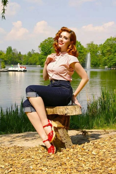 40s Hair, Pin Up Hairstyles, Hairstyles Retro, Mode Pin Up, Hairstyles Vintage, Rockabilly Mode, Moda Pinup, Pinup Photoshoot, Pinup Poses