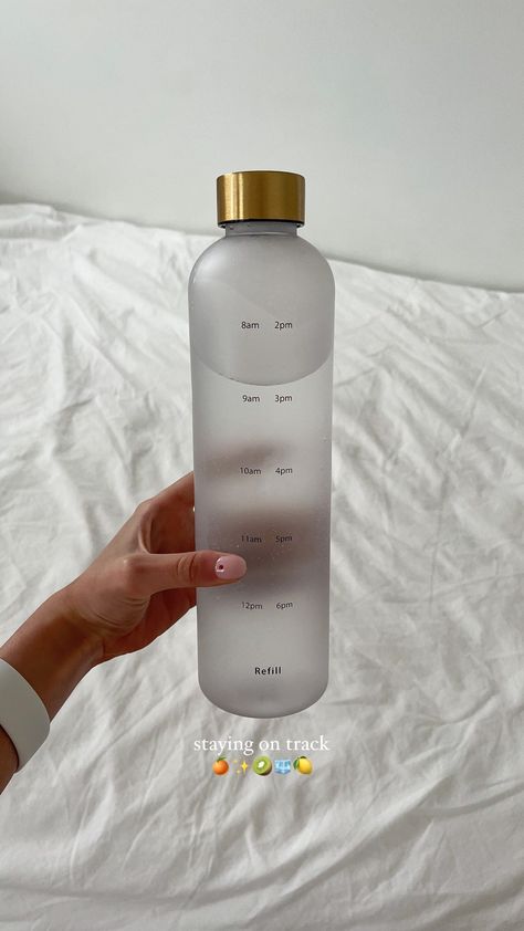 Water Bottle With Times, White Water Bottle, Fitness Vision Board, Vision Board Photos, Motivational Water Bottle, Time Tracker, Healing Waters, The Glow Up, Best Water Bottle