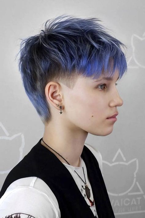 Breathtaking Low Fade Haircut for Women Ideas To Steal The Show ★ Mid Fade Blue Pixie With Faded Sides Fade Haircut For Women, Short Hair Shaved Sides, Styling Hairstyles, Queer Haircut, Haircut Oval, Side Haircut, Queer Hair, Fade Hairstyle, Short Blue Hair