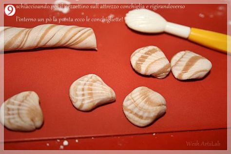 shells fondant tutorial without moulds - CakesDecor Cercei Din Lut Polimeric, Winter Torte, Nemo Cake, Fondant Tips, Fondant Techniques, Decoration Patisserie, Sea Cakes, Beach Cakes, Cake Topper Tutorial