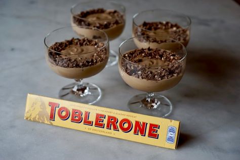 Toblerone Mousse Toblerone Recipes, Toblerone Mousse, Swiss Recipes, Diy Snacks, Mousse Recipes, Three Ingredient, Christmas Chocolate, Egg Whites, Comfort Foods