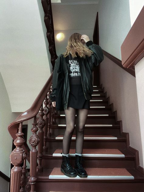 Alternative Rock Fashion, Accessories Grunge, Outfit Cool, Style Leather Jacket, Leather Jacket Outfit, Rockstar Girlfriend, Doc Martens Boots, Grunge Outfit, Alt Outfits