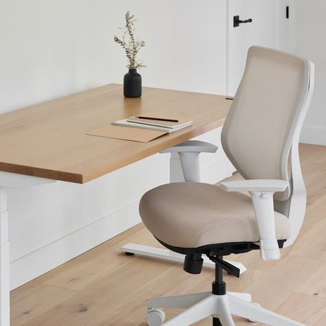 Desk Chairs For Bedroom, Chair For Desk, Office Ergonomics, Group Office, Best Ergonomic Office Chair, Ergonomic Desk Chair, Home Office Chair, Desk And Chair, Adjustable Chairs