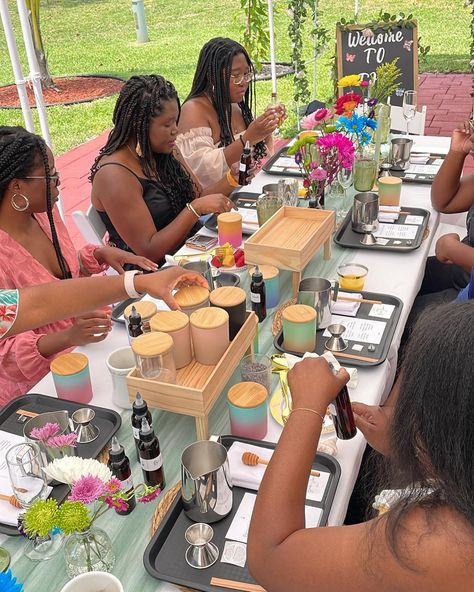 Surpise a bride in your life with a private candle making experience for her bridal shower! Candle Making Party Ideas, Bridal Shower Party Ideas, Candle Making Party, Soap Store, Candle Bar, Wholesale Candles, Book Bar, Spring Scents, Shower Party Ideas