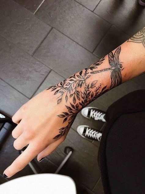 Small Tattoo Arm, Blatt Tattoos, Beautiful Back Tattoos, Rose Tattoos For Women, Hand Tattoos For Women, Small Wrist Tattoos, Wrist Tattoos For Women, Cool Small Tattoos, Sleeve Tattoos For Women