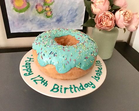 Donut birthday cake Donut Shaped Cake Birthday, Doughnut Birthday Cake, One Year Birthday Cake, Luca Birthday, Donut Birthday Cake, Giant Donut, Donut Themed Birthday Party, Artist Cake, Donut Cake