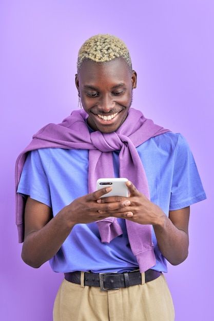 Photo african guy looking at smartphone | Premium Photo #Freepik #photo #man-smartphone #man-with-phone #using-smartphone #afro-man Man Image Photo, Looking Down At Phone Reference, Guy Looking At Phone, Looking At Phone Reference, Person Looking At Phone, People Using Phone, Person On Phone, Guy On Phone, Mannequin Design