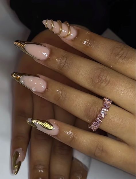 Modified French Tip Nails, Metallic Nail Polish Chrome, Honey Drip Nails, New Years Eve Outfits House Party, Holiday Nails Black Women, Birthday Nails Oval, Gold Chrome Nails, Stilleto Nails Designs, Work Nails