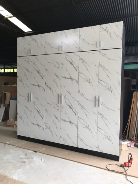 Wardrobe With Marble Laminate, Wadroob Design Internal, Marble Laminate Wardrobe, Marble Wardrobe Design, Marble Wardrobe, Almari Design Bedroom, बेडरूम डिजाइन, Wooden Cupboard Design, Wardrobe Laminate