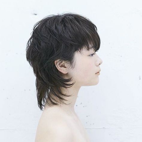 Unisex Mullet Hair, Unisex Haircuts Medium, Mullet Haircut Korean, Asian Mullet Hairstyle Women, Unisex Hairstyles, Unisex Haircuts, Mullet Short, Short Hair Tomboy, Mullet Haircut