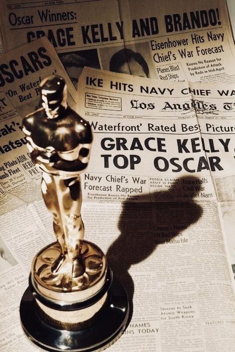 Oscar Trophy Aesthetic, Classy Hollywood Aesthetic, Oscar’s Aesthetic, Old Hollywood Oscars, Red Carpet Party Aesthetic, Oscars Prom Theme, Hollywood Party Aesthetic, Old Hollywood Themed Party, Hollywood Aesthetic Party