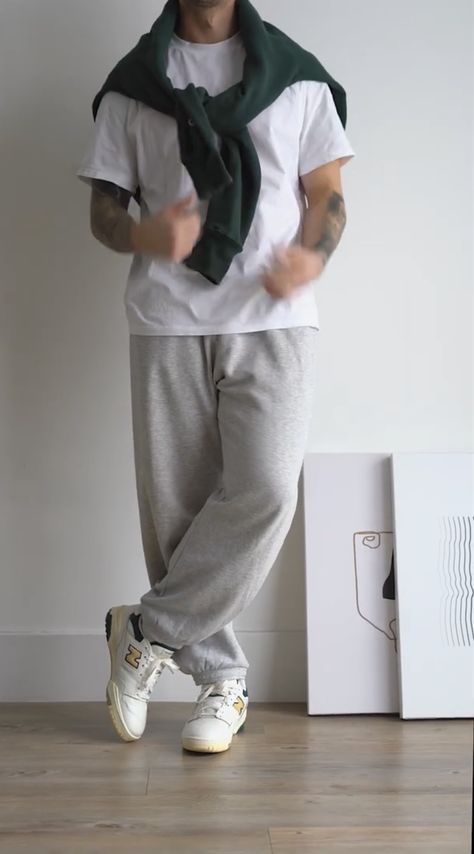 Men’s Gray Sweatpants Outfit, Boyfriend Sweatpants Outfit, Guy Sporty Outfits, Sweats Outfits Men, Sweatpants Outfit Man, Men’s Sweats Outfit, Airport Fit Men, Mens Outfits Sweatpants, Mens Sweats Outfit