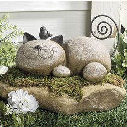 cute garden decor Art Pierre, Lawn Ornament, Outdoor Decorating, Whimsical Garden, Stone Crafts, Rock Crafts, Garden Stones, Garden Crafts, Land Art