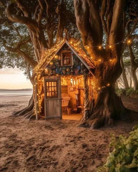 Harry Potter Tree House, Homes In The Woods, Harry Potter Room Decor, Diy Cabin, Beachy Room Decor, Resort Ideas, Romantic Date Night Ideas, Beach Sunset Wallpaper, Pinterest Room