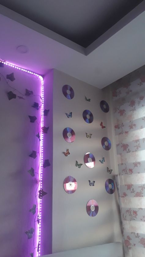 aesthetic room indie room diy ideas Aesthetic Indie Room Decor, Cuartos Juveniles Aesthetic, Ideas Para Cuartos Aesthetic, Ideas Para Decorar Cuartos Juveniles, Ideas Para Decorar Cuartos Aesthetic, Diy Indie Room Decor, Cd Room Decor, Black Themed Bedroom, Girlie Apartment