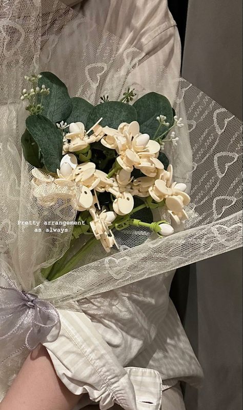 Bouquet Captions Instagram, Flower Bouquet Instagram Story, Bouquet Captions, Cake Bouquet, Tafel Decor, Aesthetic Captions, Cute Instagram Captions, Flower Photoshoot, Boquette Flowers