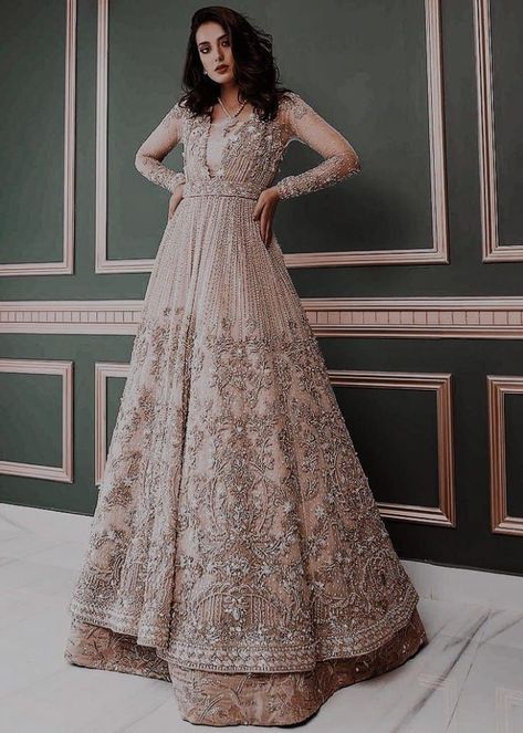 Engagement Fits, Muslim Engagement Dress, Coldplay Wallpaper, Simple Anarkali, School Function, Engagement Dress For Bride, Walima Dress, Accessorize Jewellery, Desi Wedding Dresses