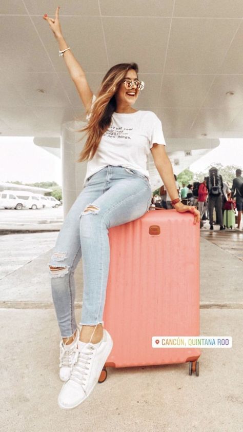 Aesthetic & Trendy Airport Outfits Inspo Airport Outfit Comfy Travel Style, Airport Outfits For Women, Airport Outfit Aesthetic, Airport Outfit Fall, Casual Airport Outfit, Airport Outfit Spring, Airport Outfit Comfy, Travel Style Airport, Cute Airport Outfit