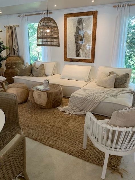 Couchless Living Room Ideas, Floor Couch Living Rooms, Couchless Living Room, Boho Farmhouse Decor Living Room, Floor Seating Living Room, Boho Farmhouse Decor, Floor Couch, Living Room Pouf, Zen Room