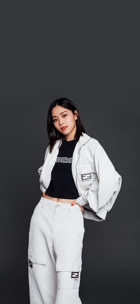 Ryujin Style, Itzy Ryujin Wallpaper, Ryujin Outfit, Ryujin Wallpaper, Shin Ryujin, Foto Shoot, Itzy Ryujin, Standing Poses, Hottest Pic