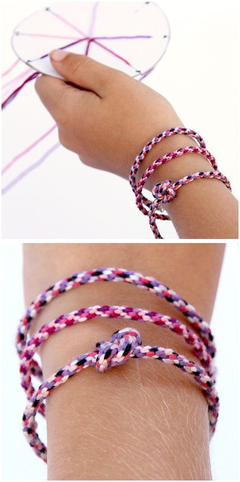 Jellyfish friendship bracelets Types Of Bracelets, Making Friendship Bracelets, Diy Jewlery, Friendship Bracelets Diy, Camping Crafts, Bracelet Tutorial, Diy Schmuck, Cord Bracelets, Bijoux Diy