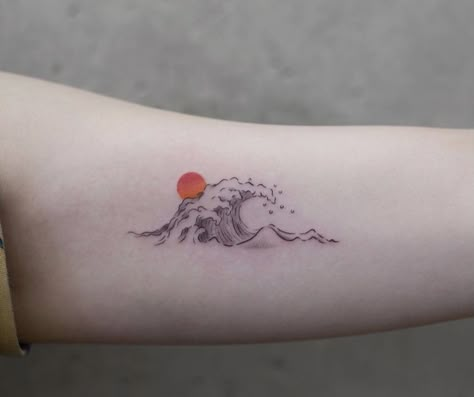 Wave And Fire Tattoo, Japanese Sunset Tattoo, Okinawa Tattoo Ideas, Sea Sunset Tattoo, Sunset Tattoo Ideas, Wave And Sun Tattoo, Girly Hand Tattoos, Mood Tattoo, Moutain Tattoos