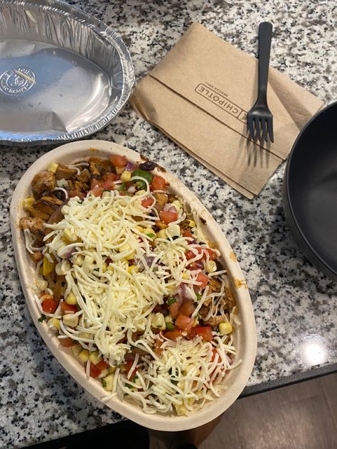 Chipotle Snapchat, Chipotle Aesthetic Food, Chipotle Burrito Aesthetic, Burrito Bowl Aesthetic, Chipotle Bowl Order Ideas, Chipotle Bowl Order, Chipotle Bowl Aesthetic, Burrito Aesthetic, Chipotle Aesthetic