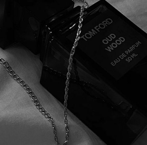 perfume, tom ford, luxury, wealth, black, fragrance Perfume Aesthetic Dark, Perfume Moodboard, Obsidian Aesthetic, Aesthetic Fragrance, Perfume Aesthetic, Midnight City, Ariana Grande Perfume, Perfume Art, Dark Modern