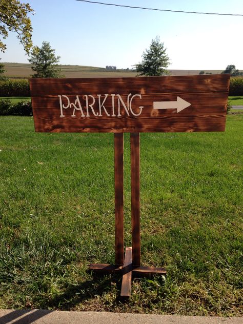 DIY parking sign Wedding Signs For Parking, Diy Farm Signs Entrance, Diy Parking Area, Parking Signs For Wedding, Diy Event Sign, Farm Signs Entrance, Market Signage, Reserved Parking Signs, Restaurant Entrance