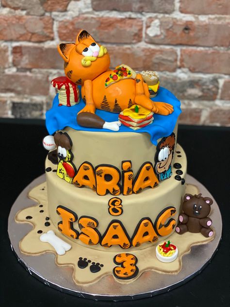 Character Birthday Cakes, Garfield Cake Ideas, Garfield Birthday Cake, Fried Chicken Cake, Garfield Cake, Garfield Birthday, Mary Birthday, Fondant Cakes Birthday, Cake Decorating Piping