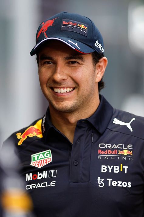 Escuderias F1, Red Bull F1, Fitness Fashion Outfits, Real Racing, Formula 1 Car Racing, Famous Photos, Boy Celebrities, Sergio Perez, Formula 1 Car