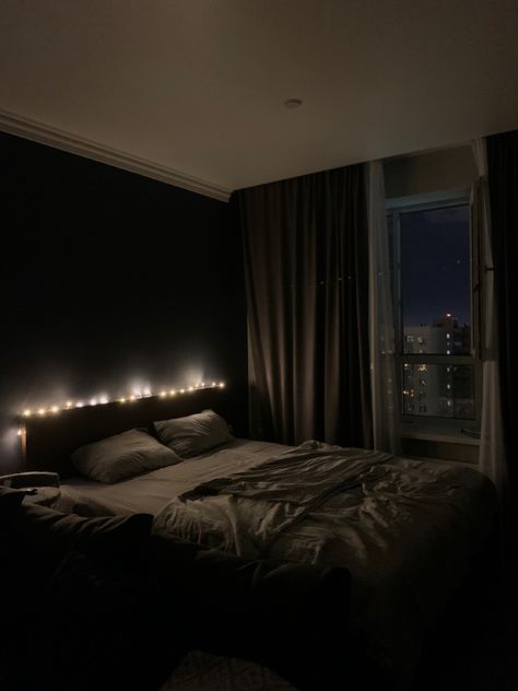 Room Aesthetic Dark, Bedroom Aesthetic Dark, Black Bedroom Aesthetic, Dark Modern House, Bedroom Aesthetic Cozy, Bedroom Redesign, Drawing Room Decor, Bedroom Design Inspiration, Chill Room