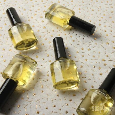 Nourishing Nail Oil Recipe Nail Growth Diy, Soap Queen, Nail Care Tips, Nail Oil, Nail Growth, Homemade Bath Products, Beauty Remedies, Vitamin E Oil, Cuticle Oil