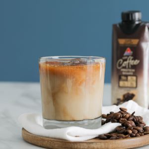 Low Carb Coffee, Bourbon Cocktail Recipe, Low Carb Lifestyle, Bourbon Cocktail, Atkins Recipes, Energy Snacks, Bourbon Cocktails, Carb Foods, Low Carb Breakfast Recipes