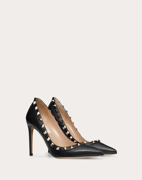 Rockstud Grainy Calfskin Pump 100 mm Valentino Rockstud Shoes, Shoe List, Valentino Rockstud Pumps, Gucci Dress, Womens Pumps, Designer Pumps, Killer Heels, Valentino Women, Valentino Rockstud