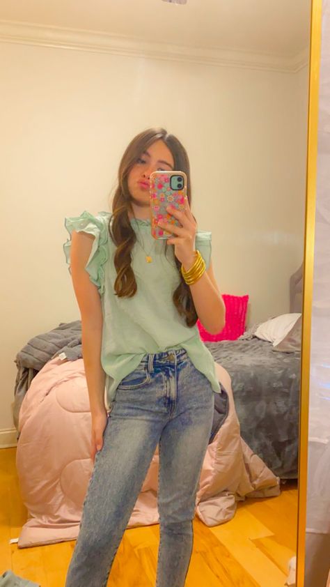 Spring Picture Outfits For School, Preppy Southern Outfits, Picture Day Outfit Ideas, Preppy Spring Outfits, Sunday Fits, Southern Preppy Outfits, Spring Picture Outfits, School Girly, Everyday School Outfits