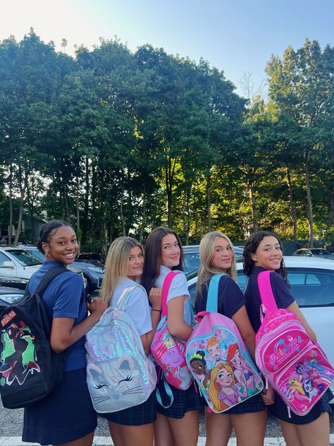 first day of school private school uniform fdoc squad friend group photo funny backpack Senior Backpacks Funny, Senior Year Kids Backpacks, Senior Backpack Ideas Funny, Kids Backpack Senior Year, Kid Backpacks Senior Year, Senior Backpack Ideas, Senior Year Backpack, Senior Backpacks, First Day Of School Pics