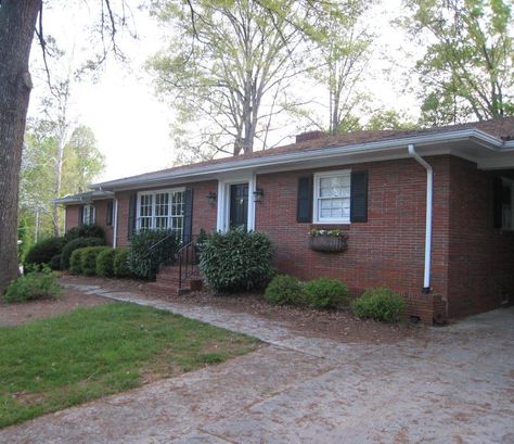 Brick Ranch House Exterior, Ranch Transformation, Ranch House Curb Appeal, Brick Ranch House Plans, Brick Ranch Exterior, Painted Brick Ranch, Brick House Exterior Makeover, Paint Brick, Brick Ranch Houses