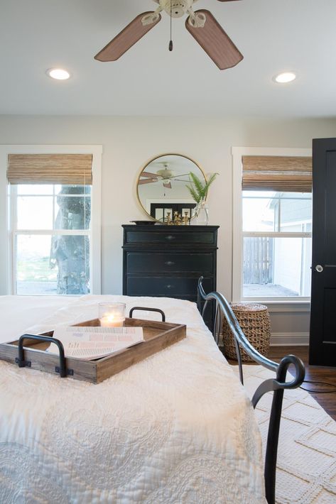 Fixer Upper Bedrooms, Bedroom Wood Floor, Black Wood Floors, Magnolia Market, Ideas Hogar, Style Bedroom, Black Furniture, Wood Bedroom, Bedroom Decorating