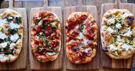 Bruschetta Pizza, Romans Pizza, Pizza Appetizers, Pizza Style, Pizza Art, New Pizza, Pizza Recipes Homemade, Deep Roots, Food Concept