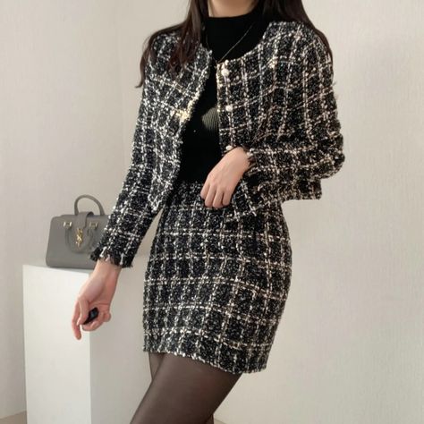 Channel Suits For Women, Chanel Suits For Women Classy, Tweed Outfit Aesthetic, Tweet Outfit, Tweed Cardigan Outfit, Chanel Suits For Women, Classy Old Money Outfits, Chanel Tweed Outfit, Old Money Style Women Classy